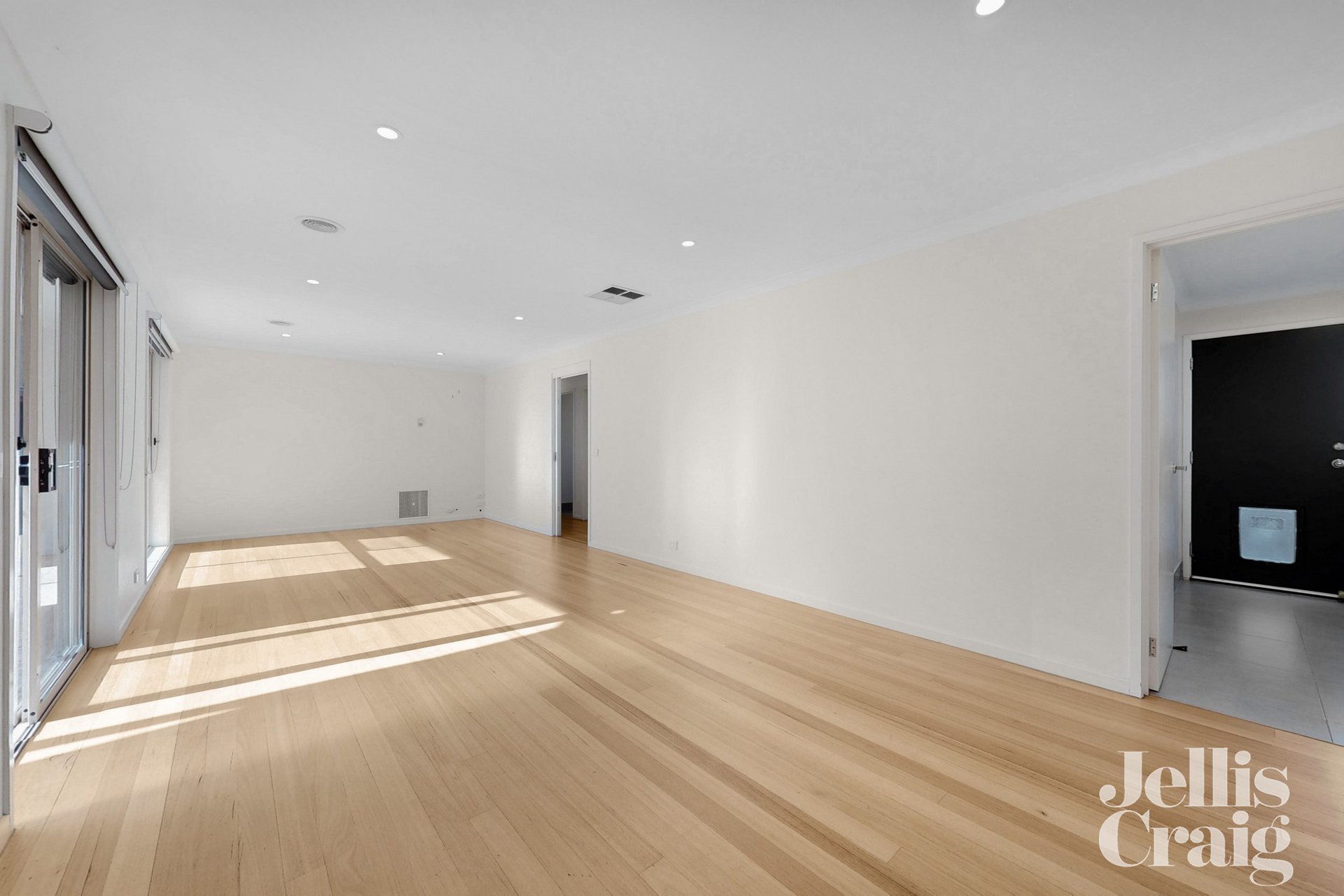 12 Barellan Close, St Albans image 2