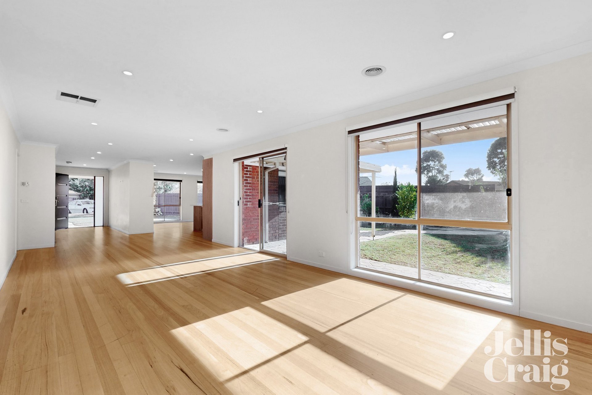 12 Barellan Close, St Albans image 3