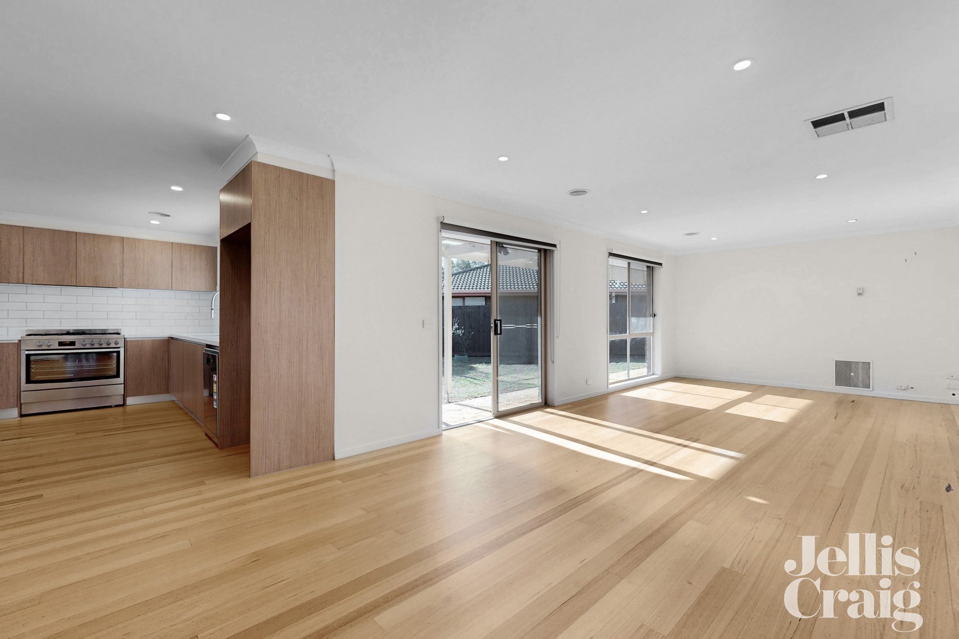 12 Barellan Close, St Albans image 4