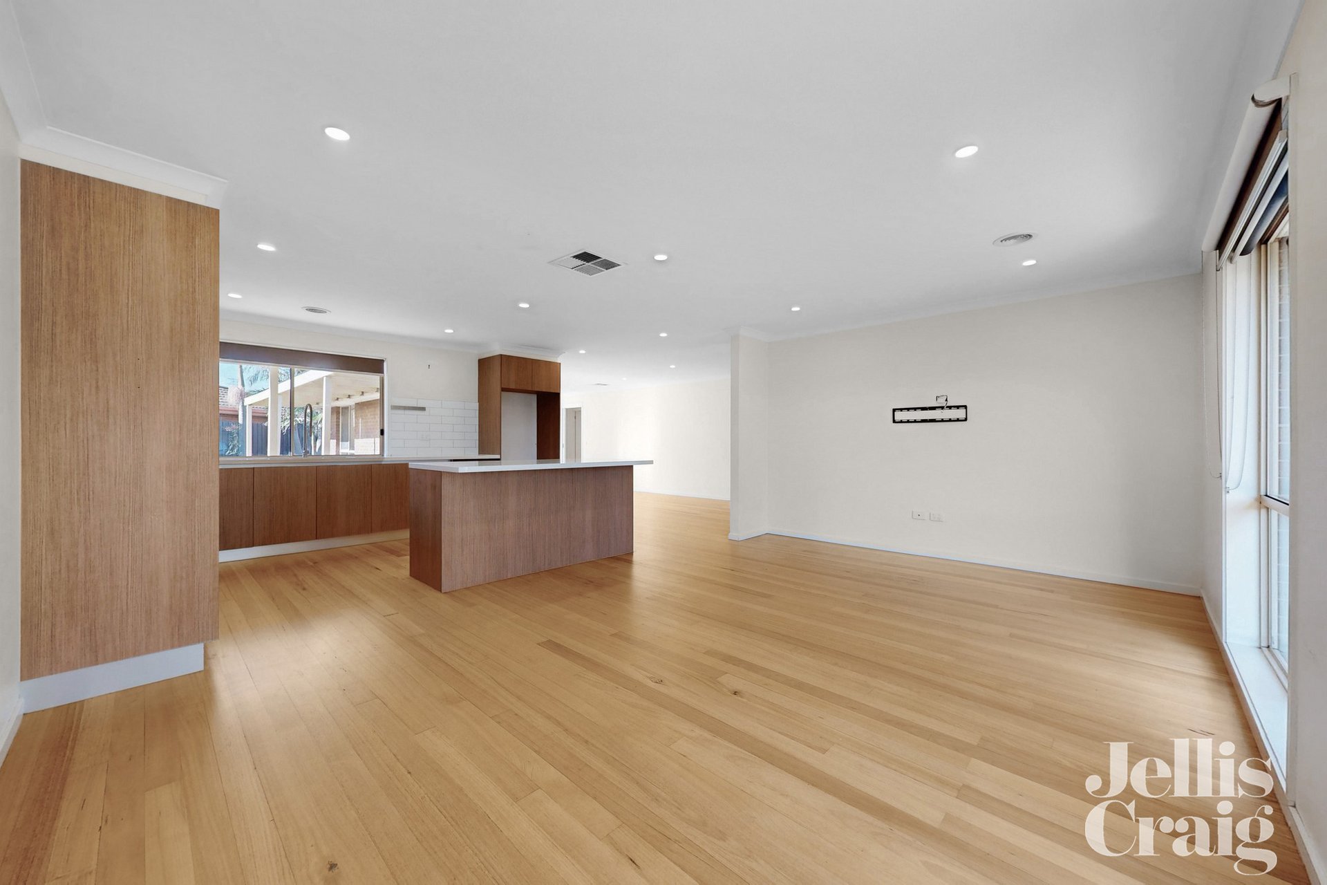 12 Barellan Close, St Albans image 5