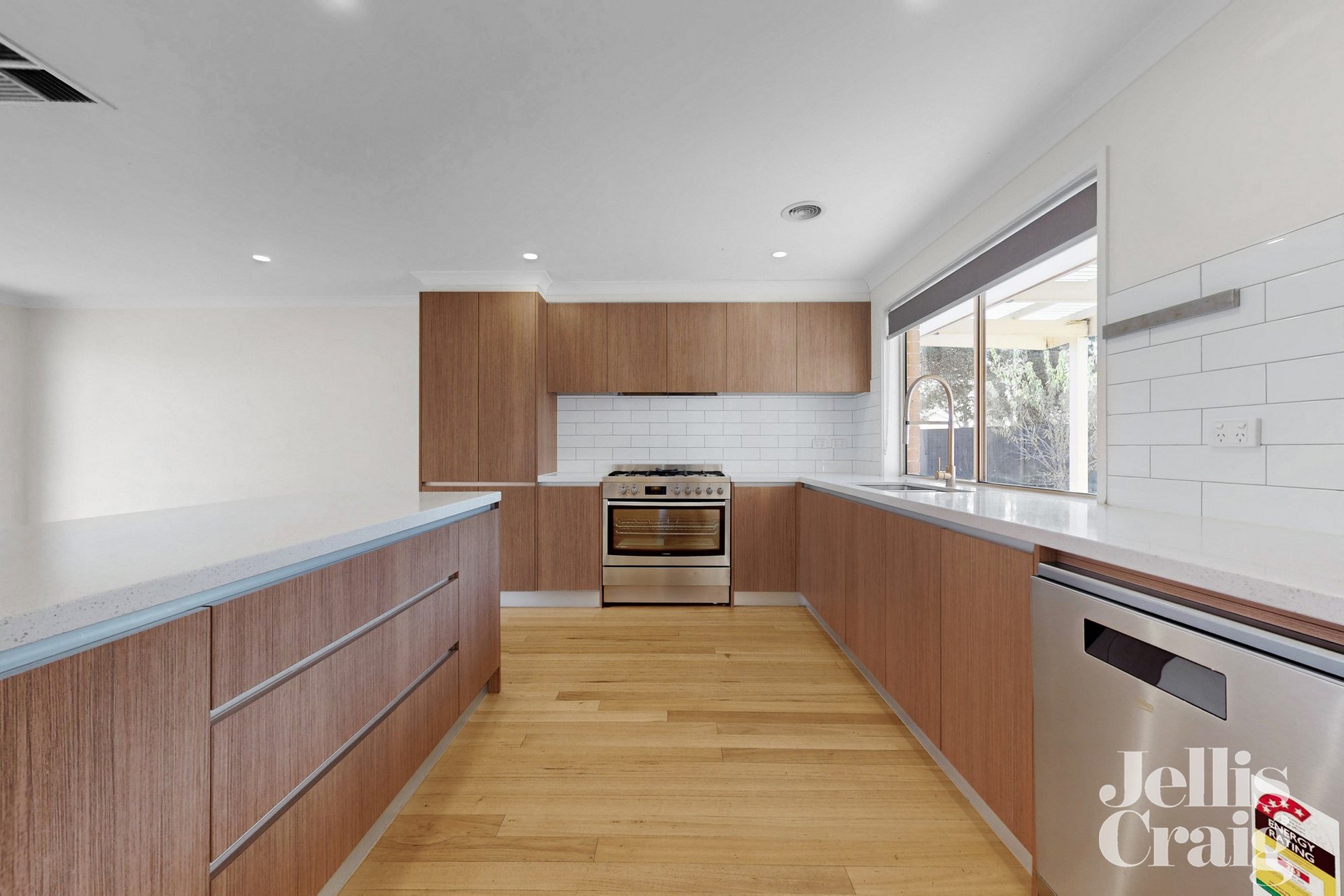 12 Barellan Close, St Albans image 6