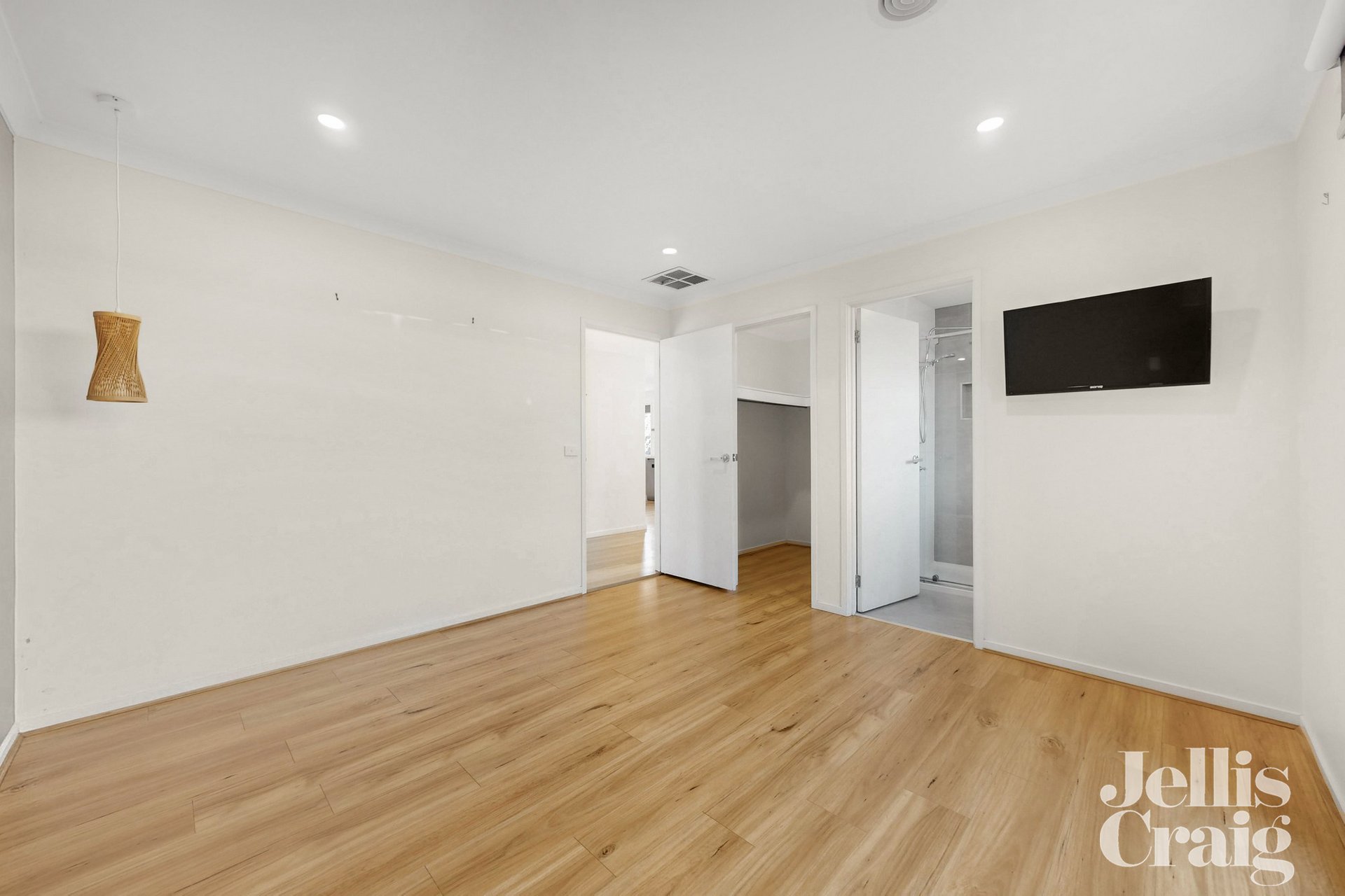 12 Barellan Close, St Albans image 9