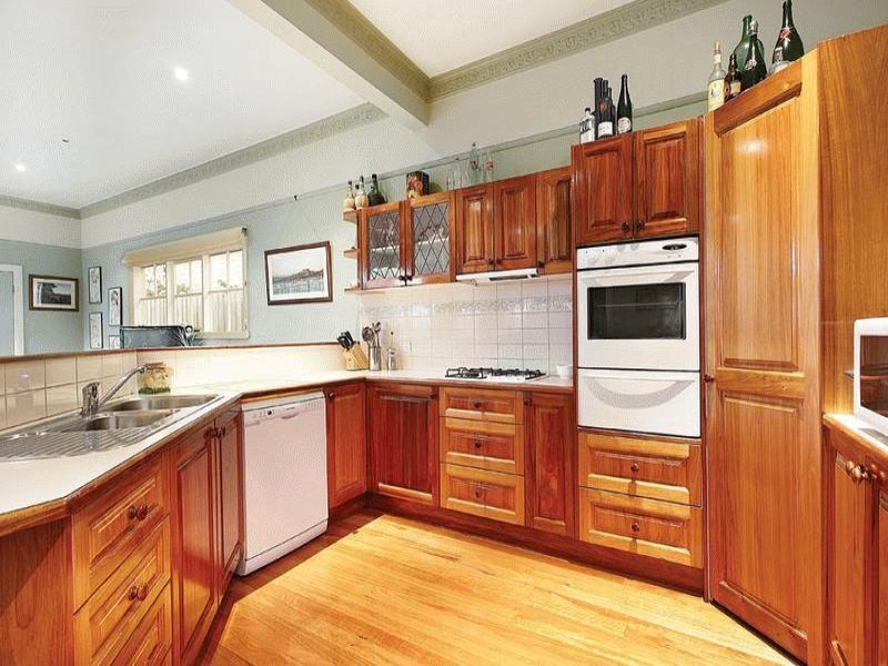 12 Barloa Road, Mont Albert image 3