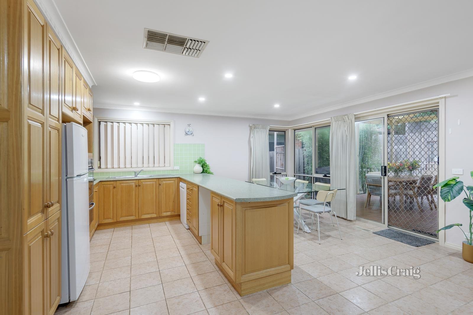 12 Beaconsfield Road, Briar Hill image 3