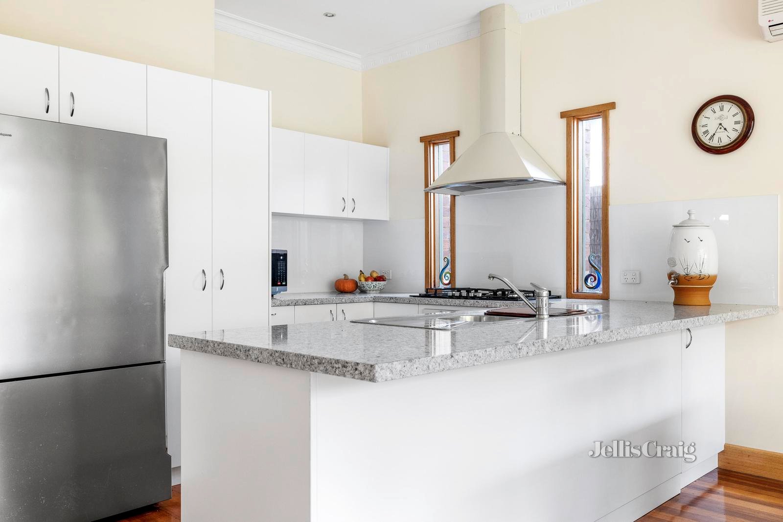 12 Beauville Avenue, Murrumbeena image 8