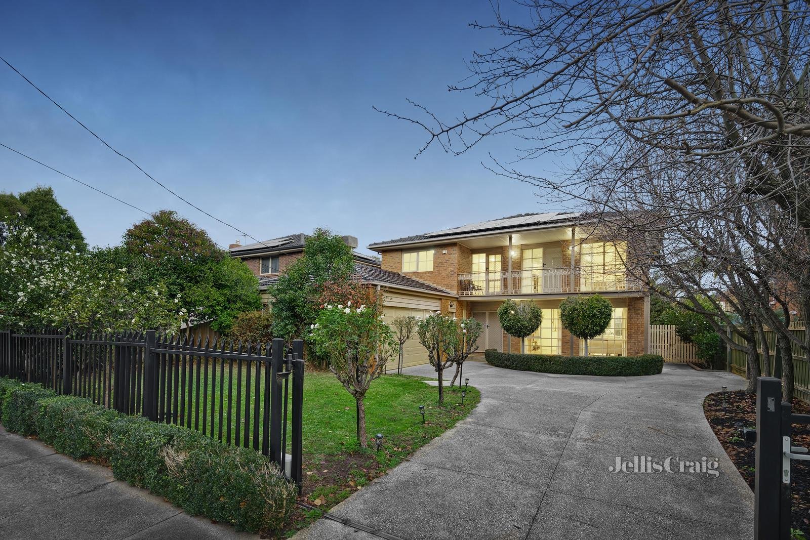 12 Bizley Street, Mount Waverley image 2