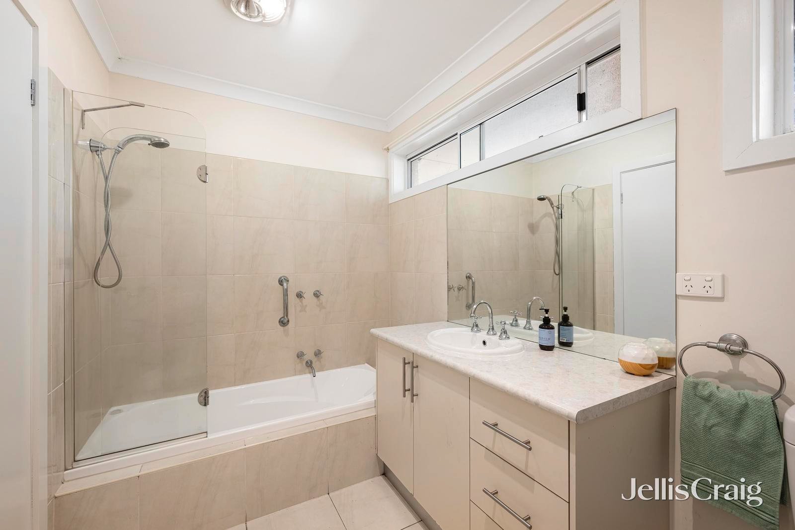 12 Blueberry Road, Mooroolbark image 8