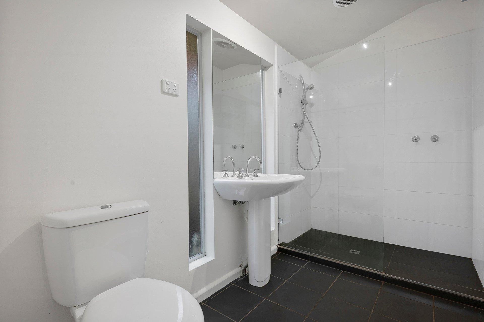 1/2 Bluff Avenue, Elwood image 3