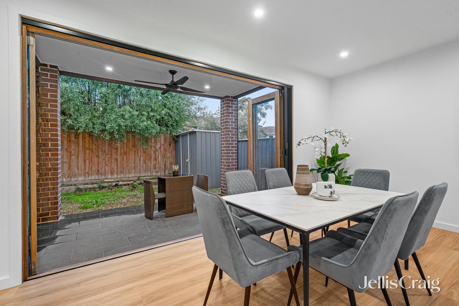 1/2 Boronia Grove, Doncaster East image 3