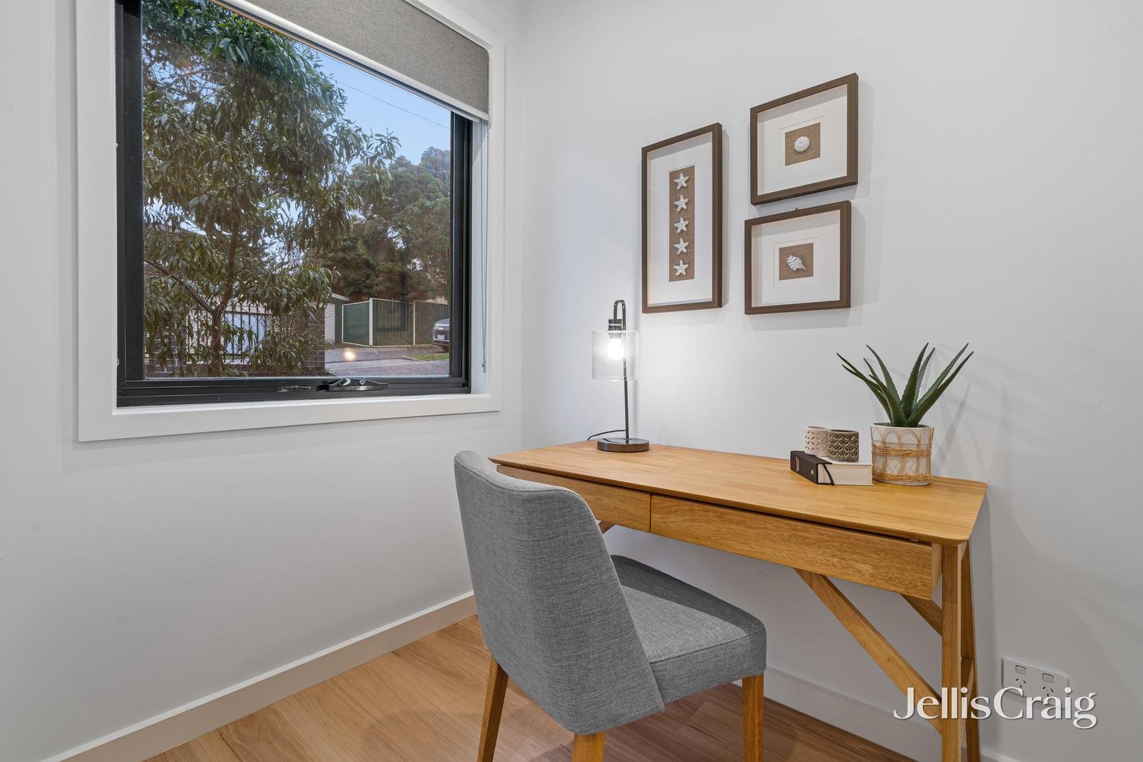 1/2 Boronia Grove, Doncaster East image 5