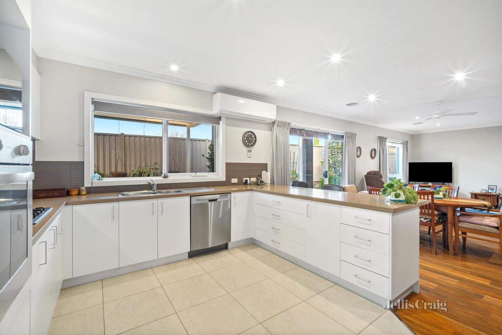 12 Brighton Court, Wendouree image 4