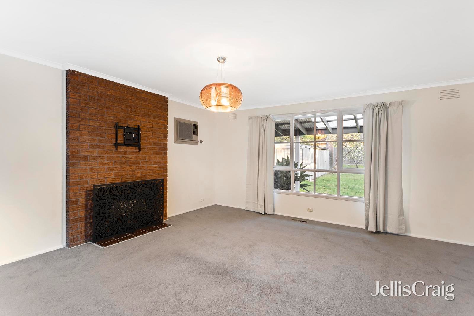 12 Broughton Avenue, Croydon image 3