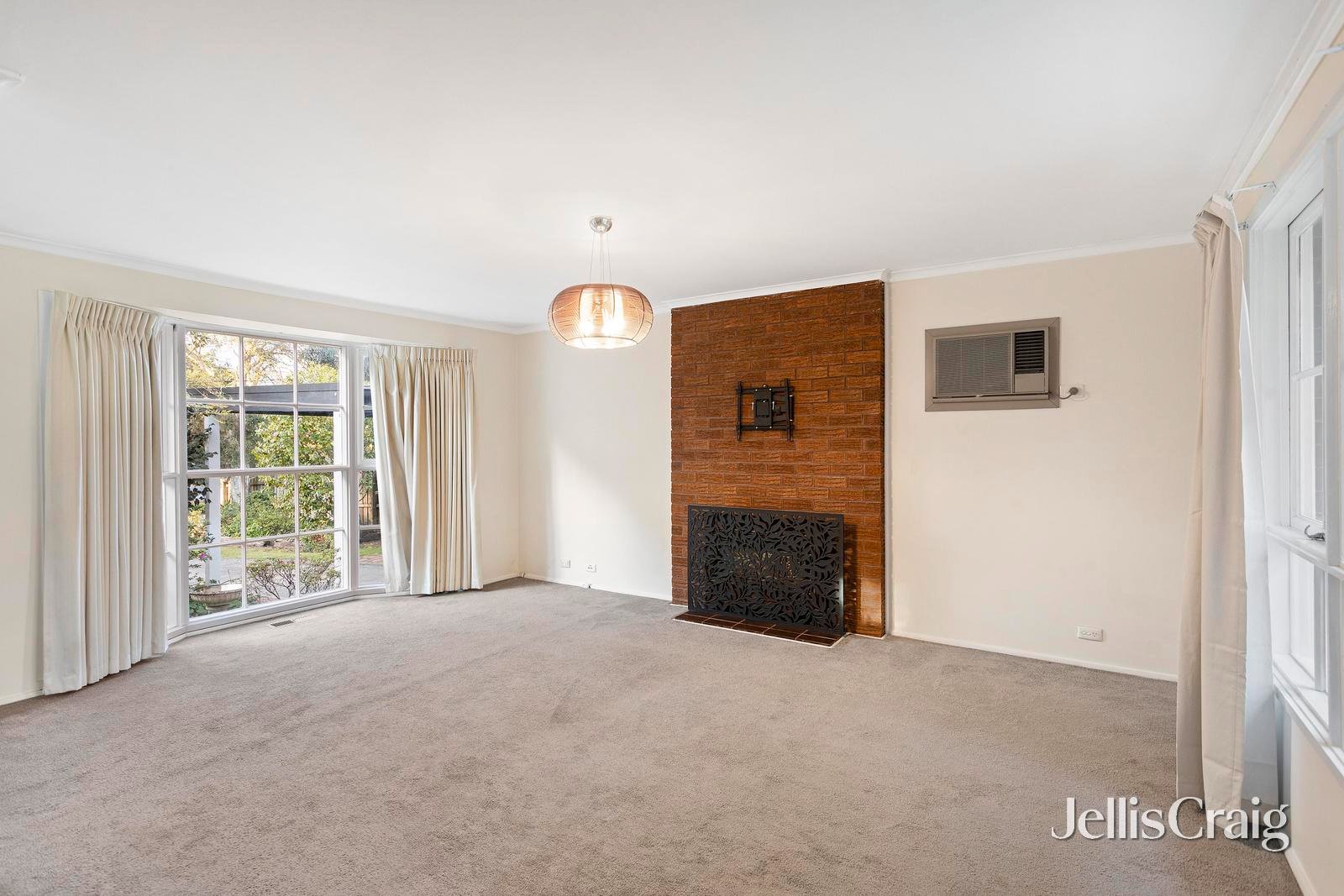12 Broughton Avenue, Croydon image 4