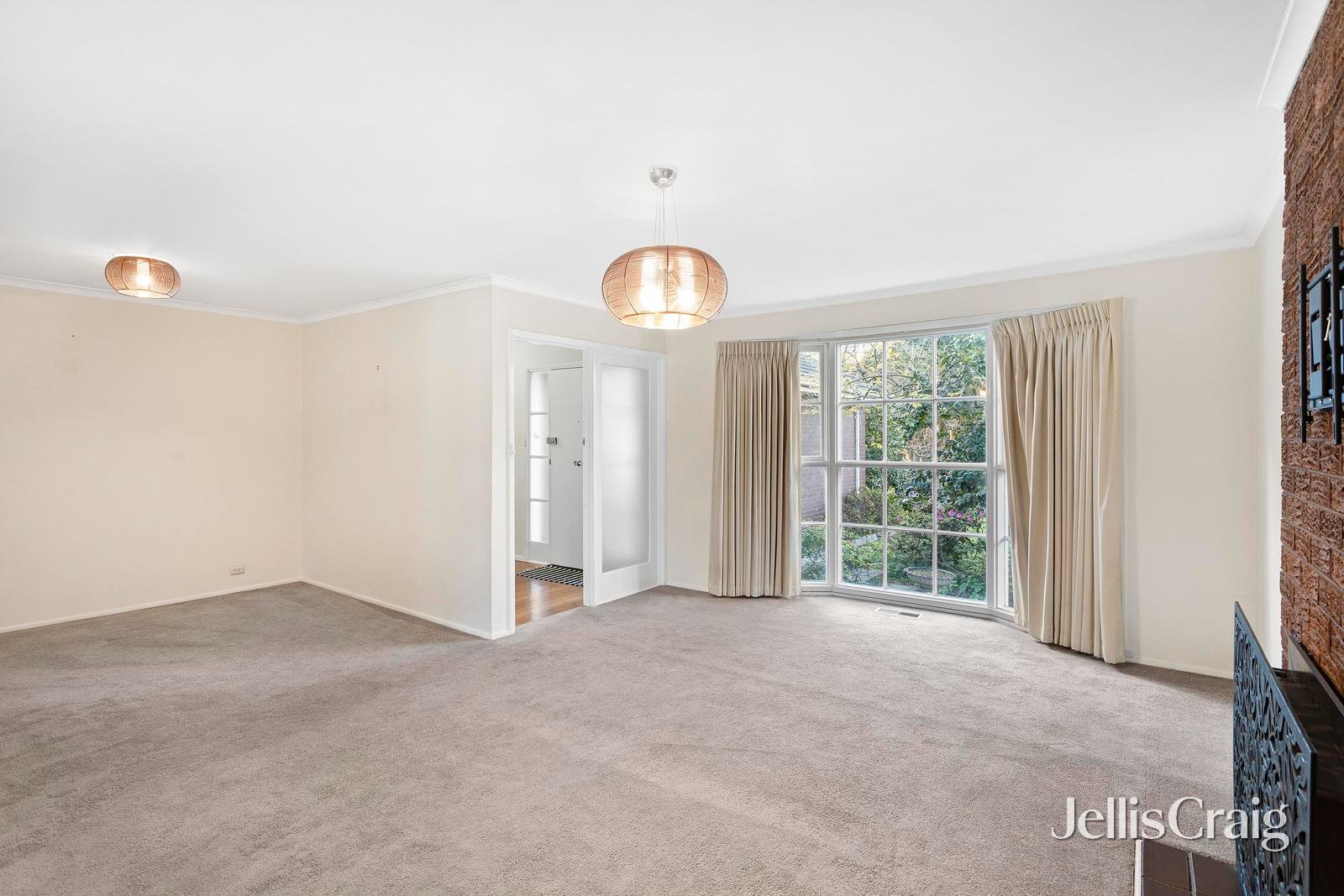 12 Broughton Avenue, Croydon image 5