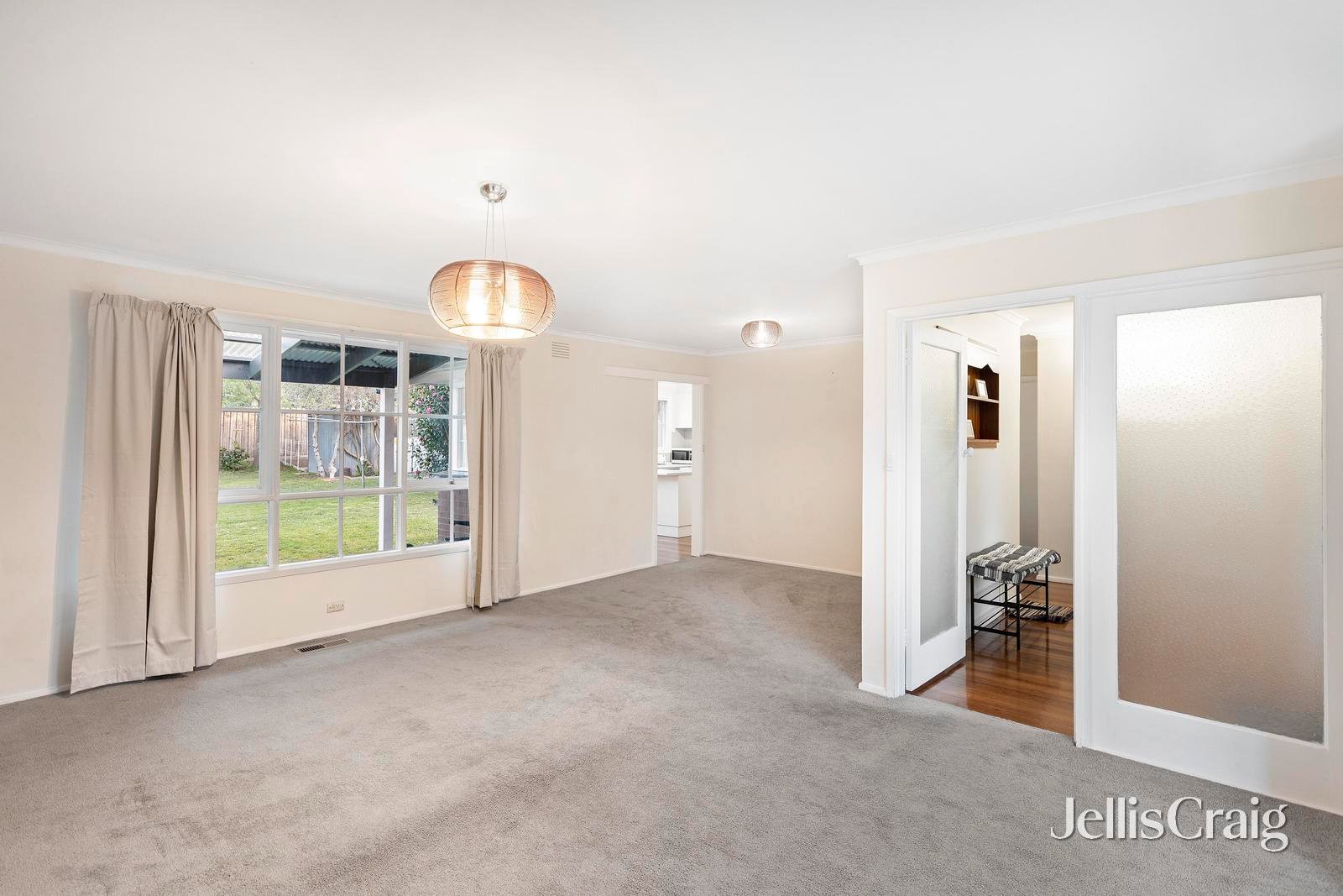12 Broughton Avenue, Croydon image 6
