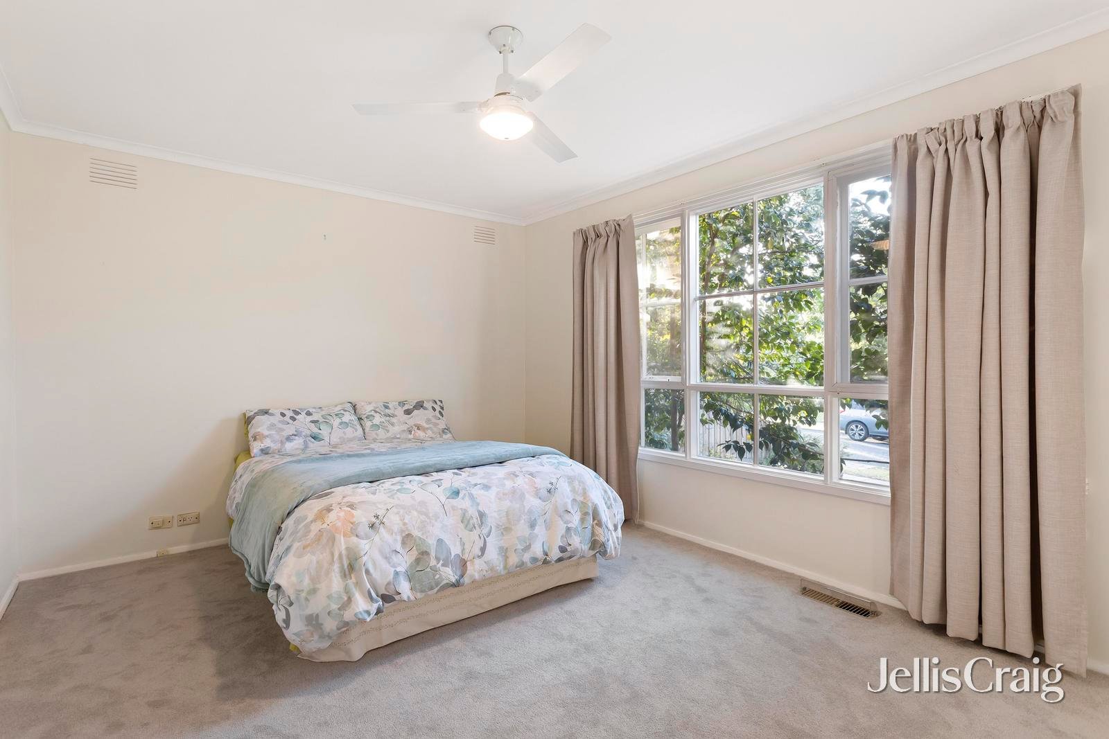 12 Broughton Avenue, Croydon image 9