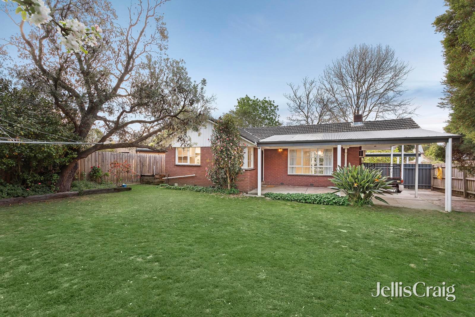 12 Broughton Avenue, Croydon image 13