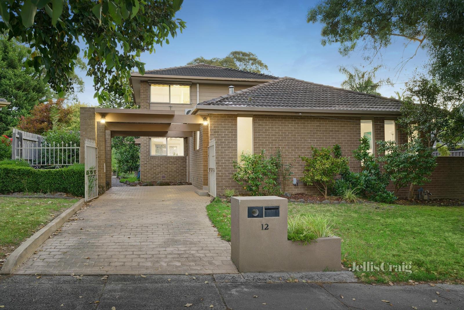 12 Bruford Avenue, Wheelers Hill image 1