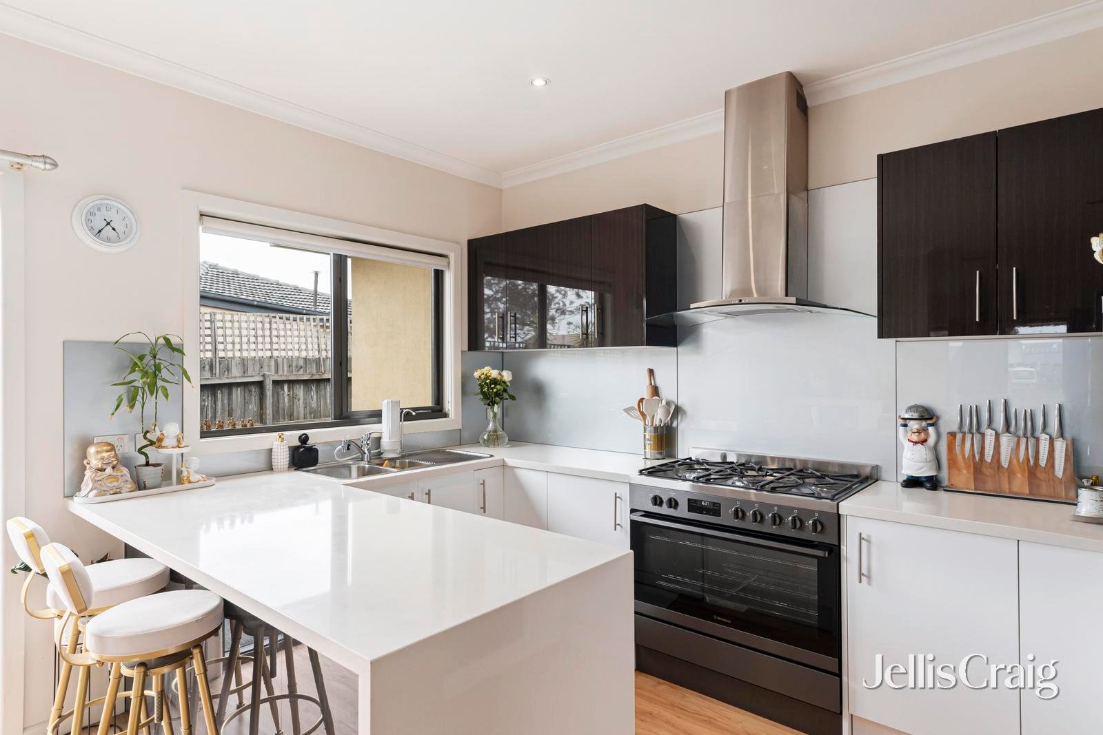 1/2 Burton Court, Bayswater image 4