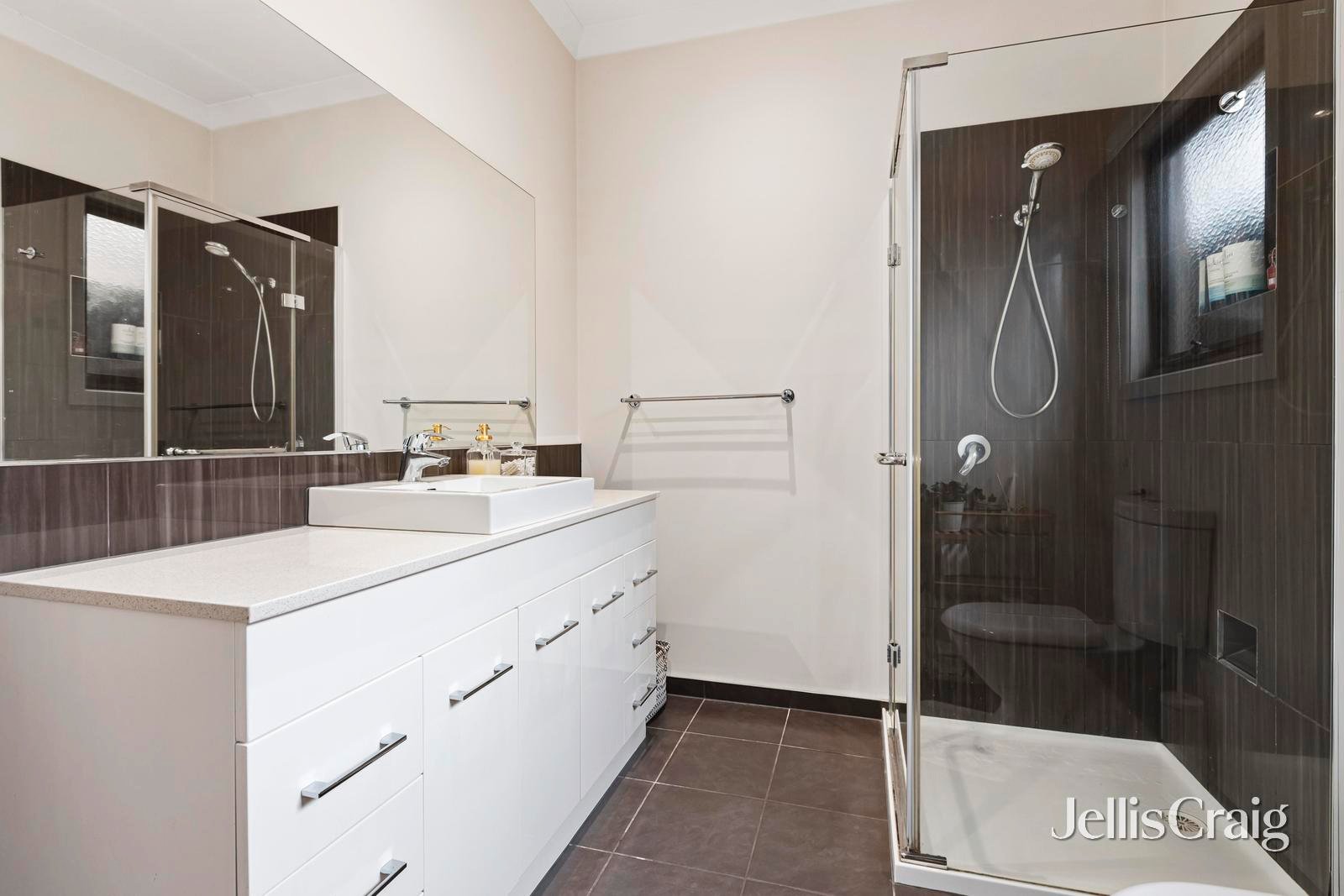 1/2 Burton Court, Bayswater image 8