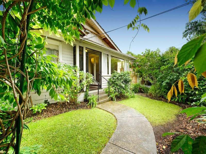 12 Carson Avenue, Mont Albert image 2