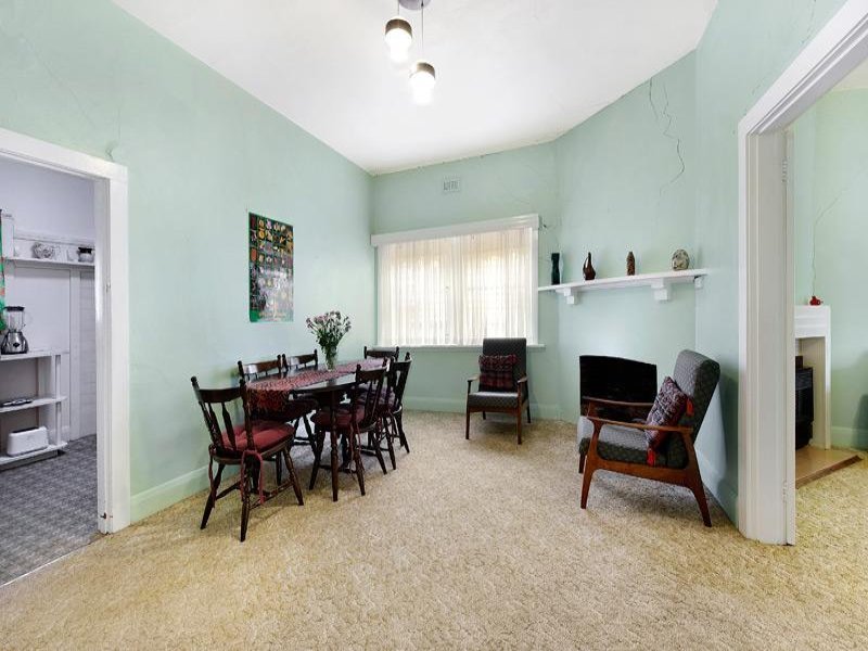 12 Carson Avenue, Mont Albert image 4