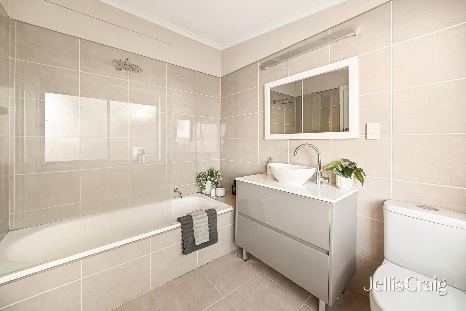 1/2 Chadwell Lane, Chelsea image 8