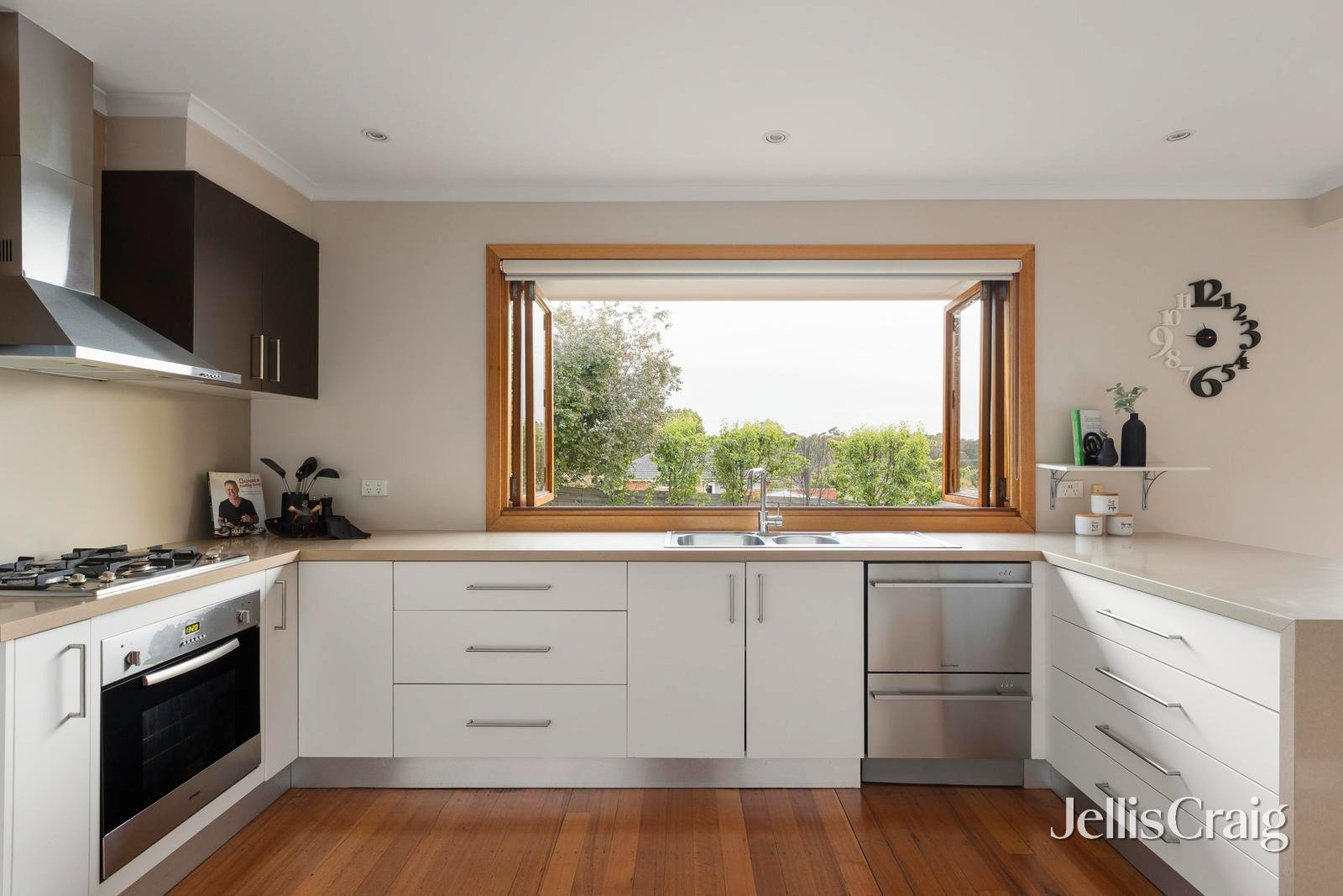 12 Champion Crescent, Bundoora image 7