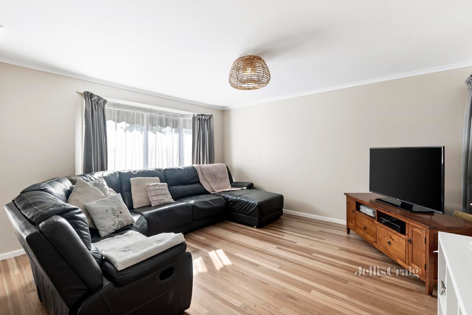 12 Cherry Tree Grove, Croydon image 2