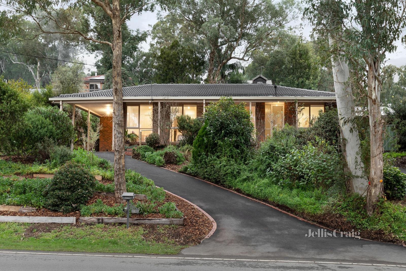 12 Cherry Tree Road, Hurstbridge image 1