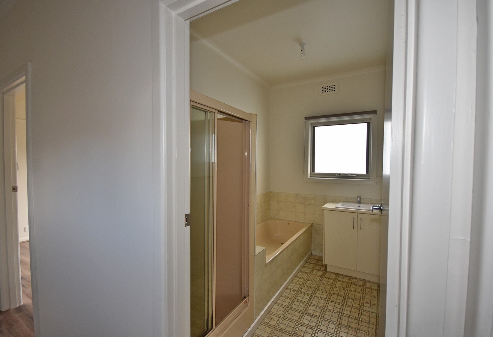 1/2 Colchester Road, Kilsyth image 3