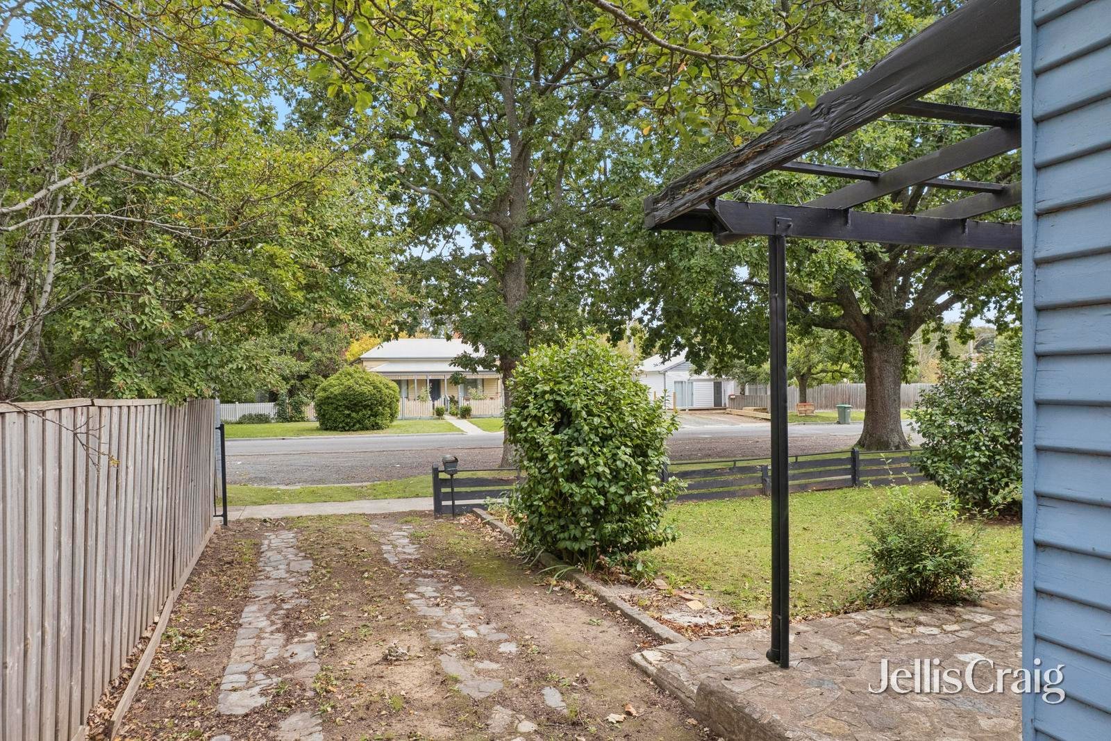 12 Collier Street, Woodend image 3