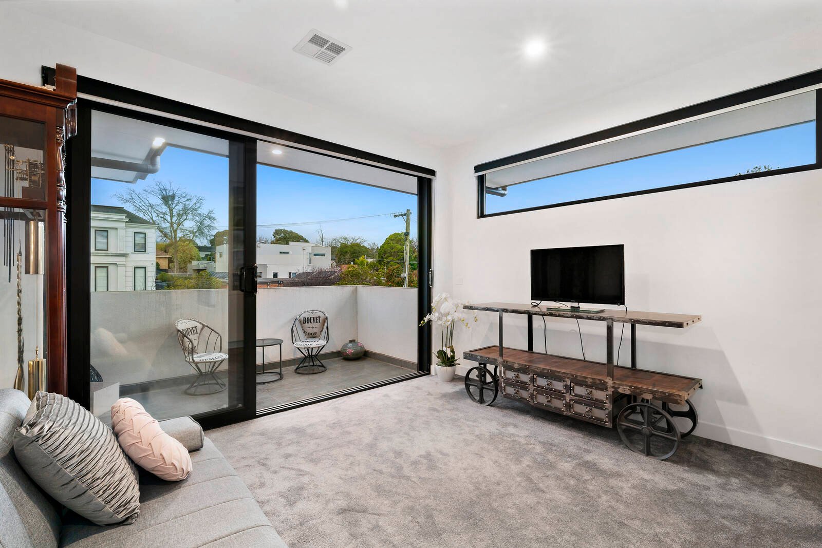 Property Gallery Thumbnail 9