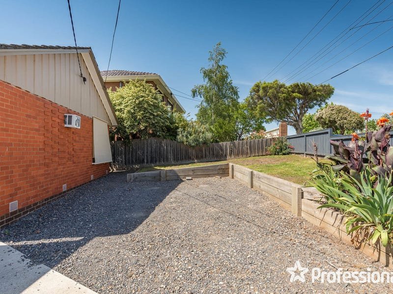 12 Crown Point, Chirnside Park image 2