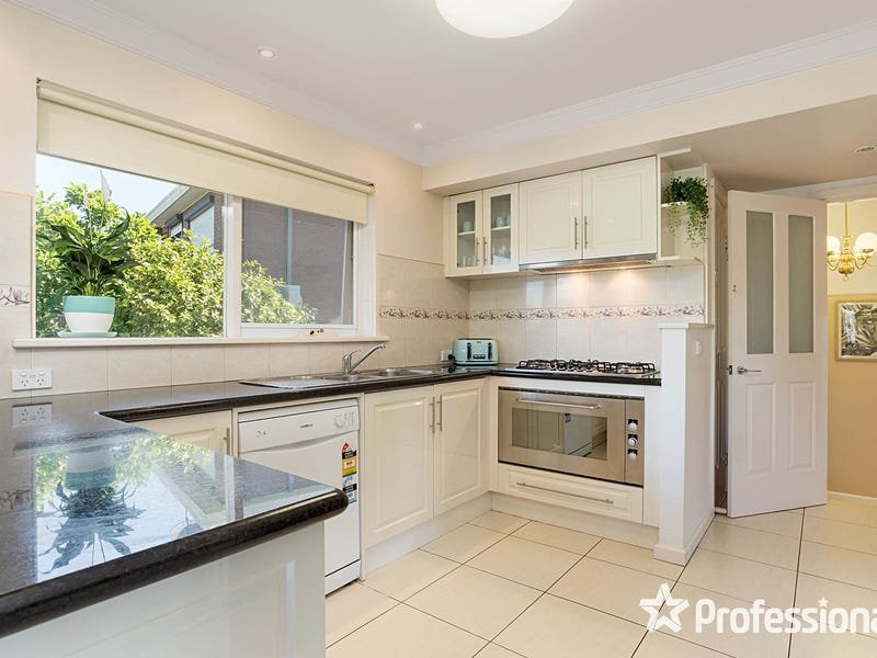 12 Crown Point, Chirnside Park image 7