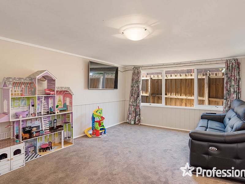 12 Crown Point, Chirnside Park image 13