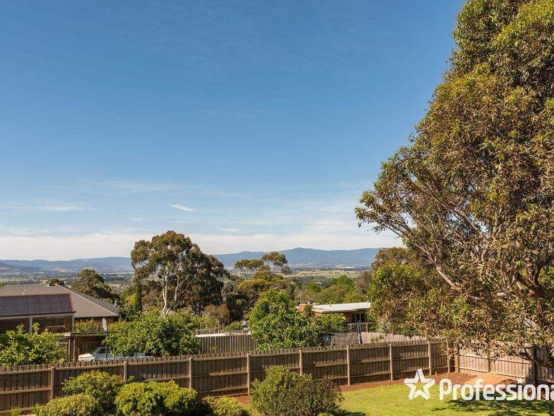 12 Crown Point, Chirnside Park image 17