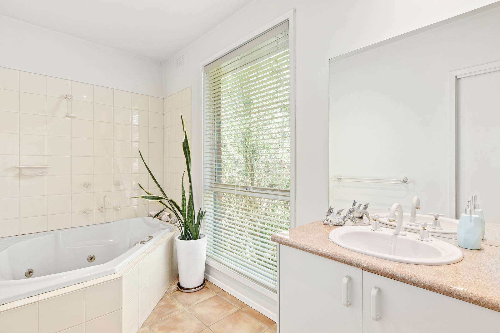Property Gallery Thumbnail 8