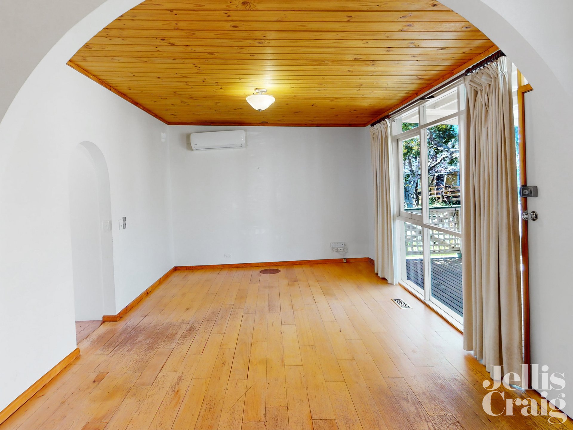 12 Devon Drive, Blackburn&nbsp;North image 2
