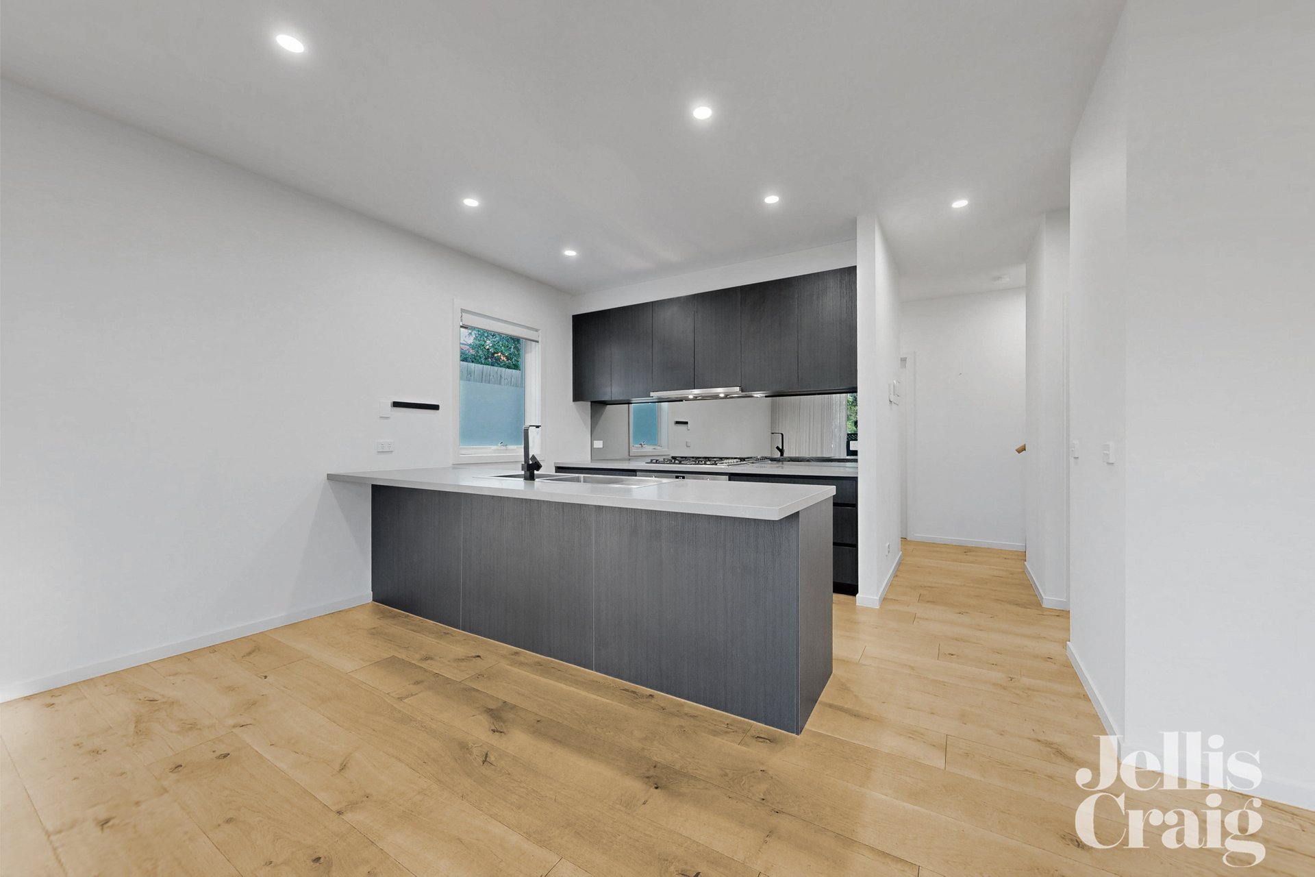 1/2 Donald Avenue, Essendon image 4