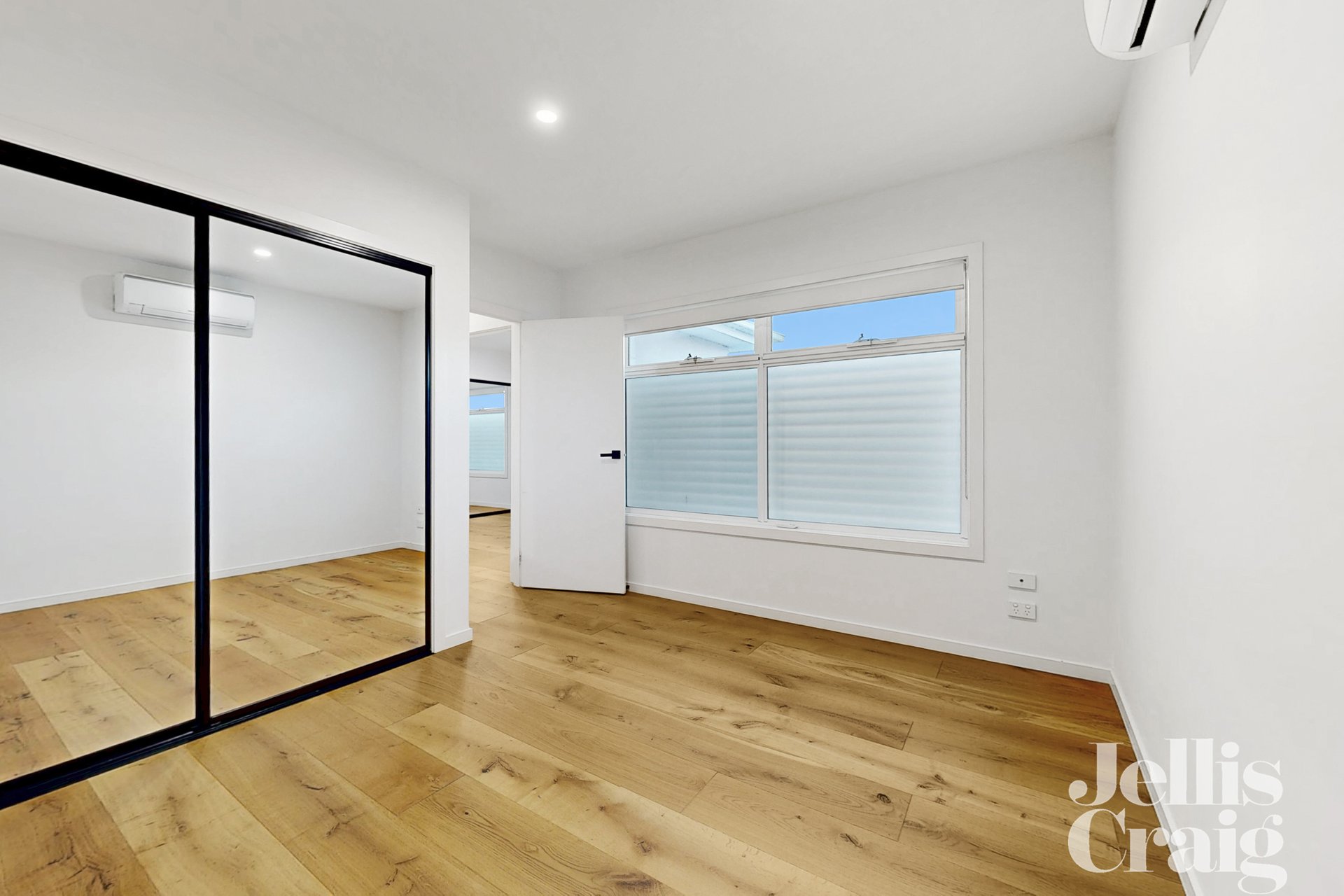 1/2 Donald Avenue, Essendon image 9
