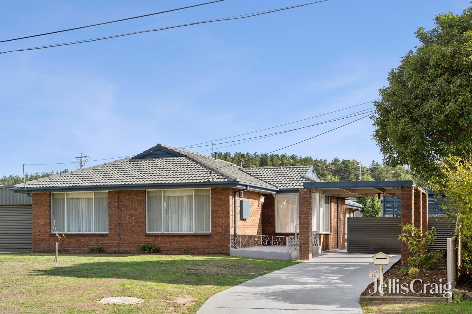 12 Downing Drive, Canadian image 18