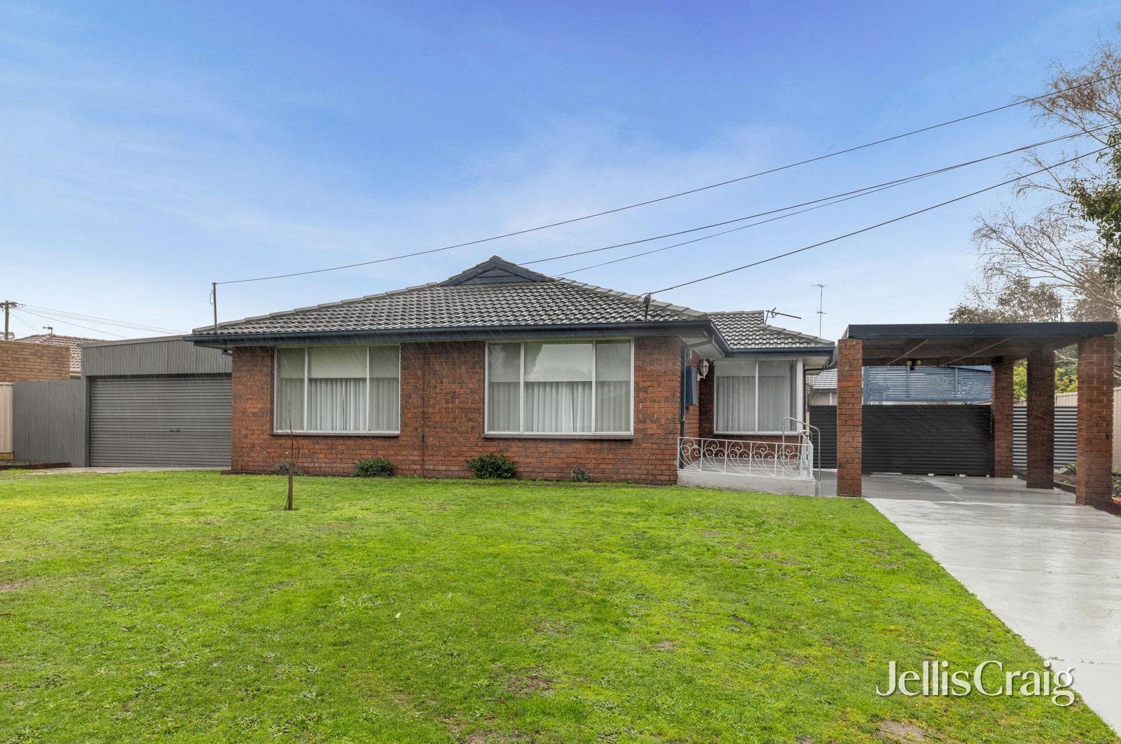 12 Downing Drive, Canadian image 1