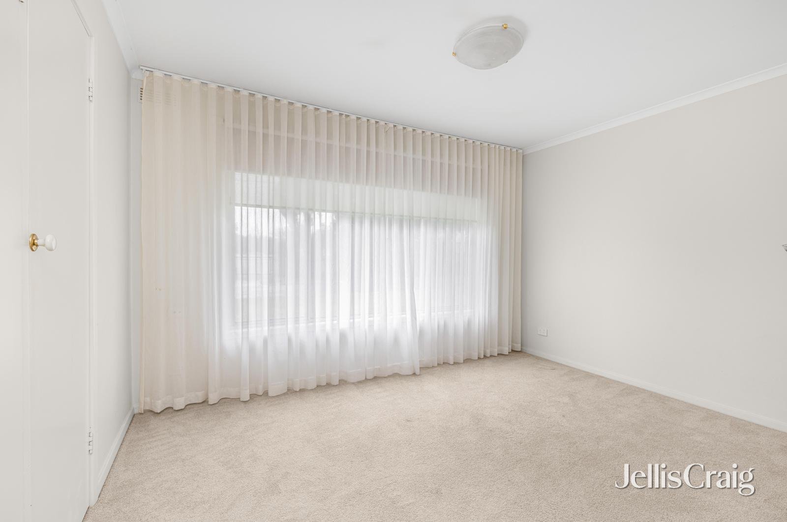 12 Downing Drive, Canadian image 6