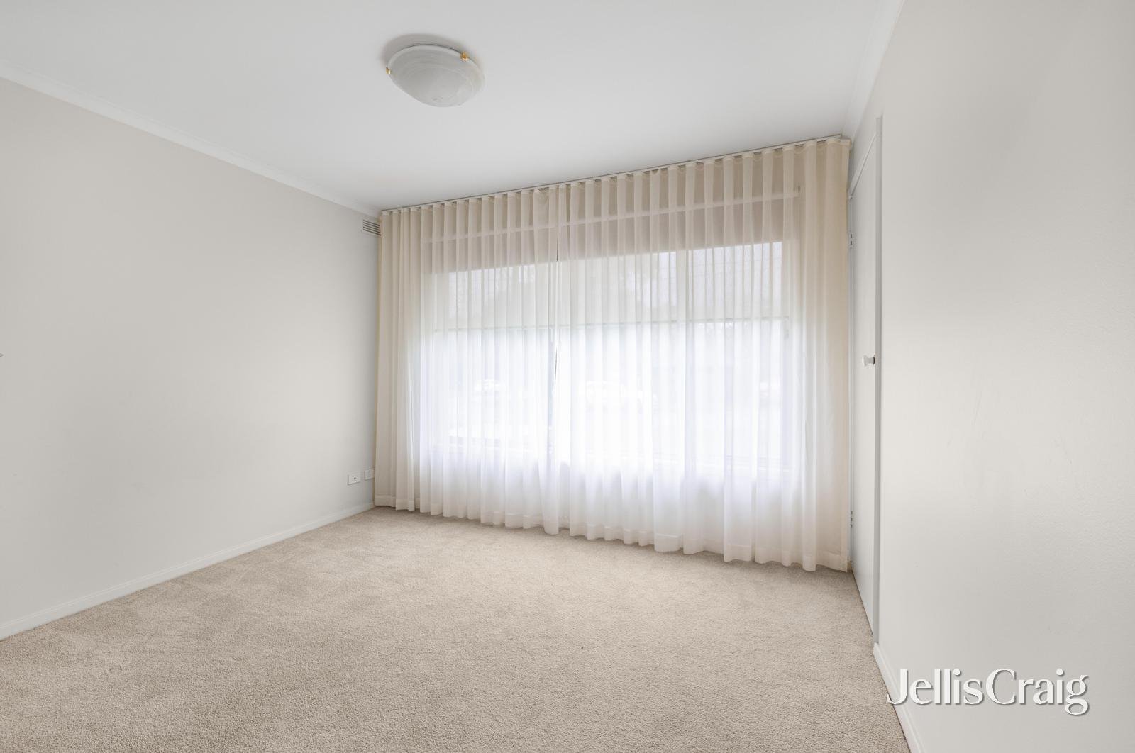 12 Downing Drive, Canadian image 8