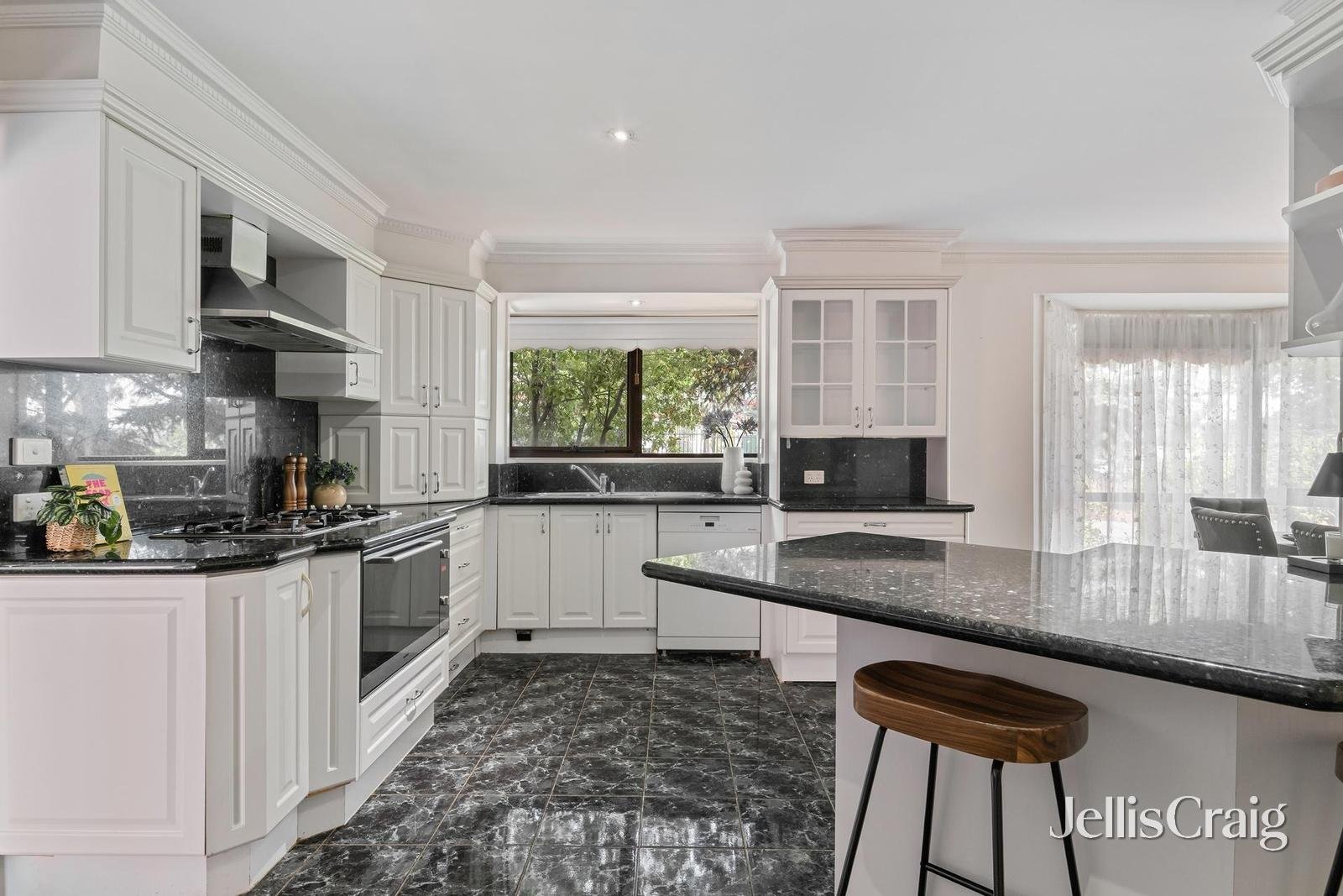 12 Dumosa Avenue, Croydon image 2