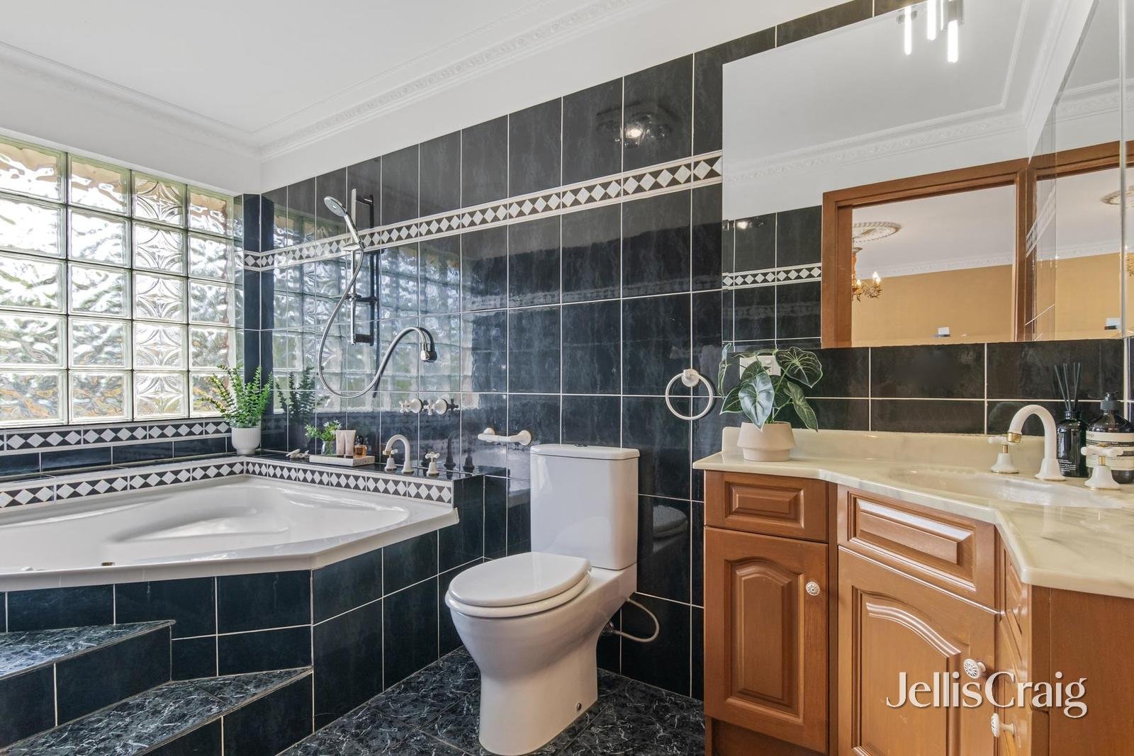 12 Dumosa Avenue, Croydon image 7