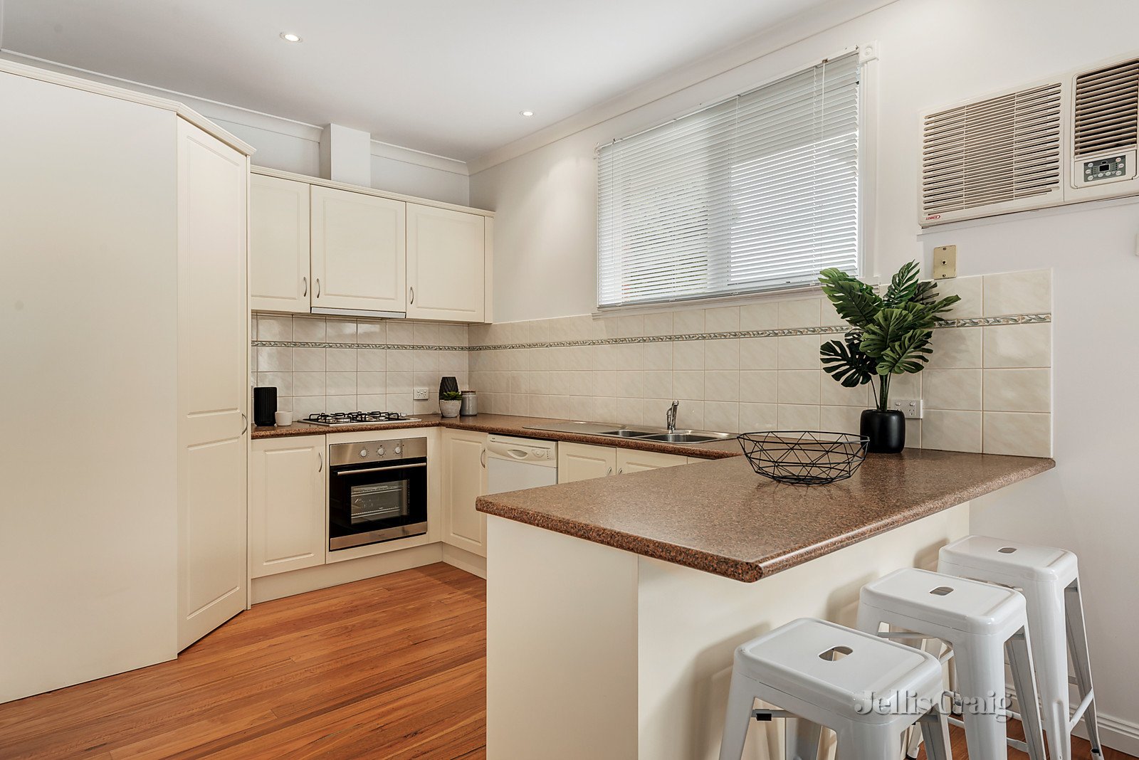 1/2 Dumossa Avenue, Bulleen image 4