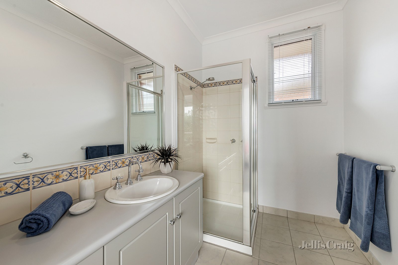 1/2 Dumossa Avenue, Bulleen image 7