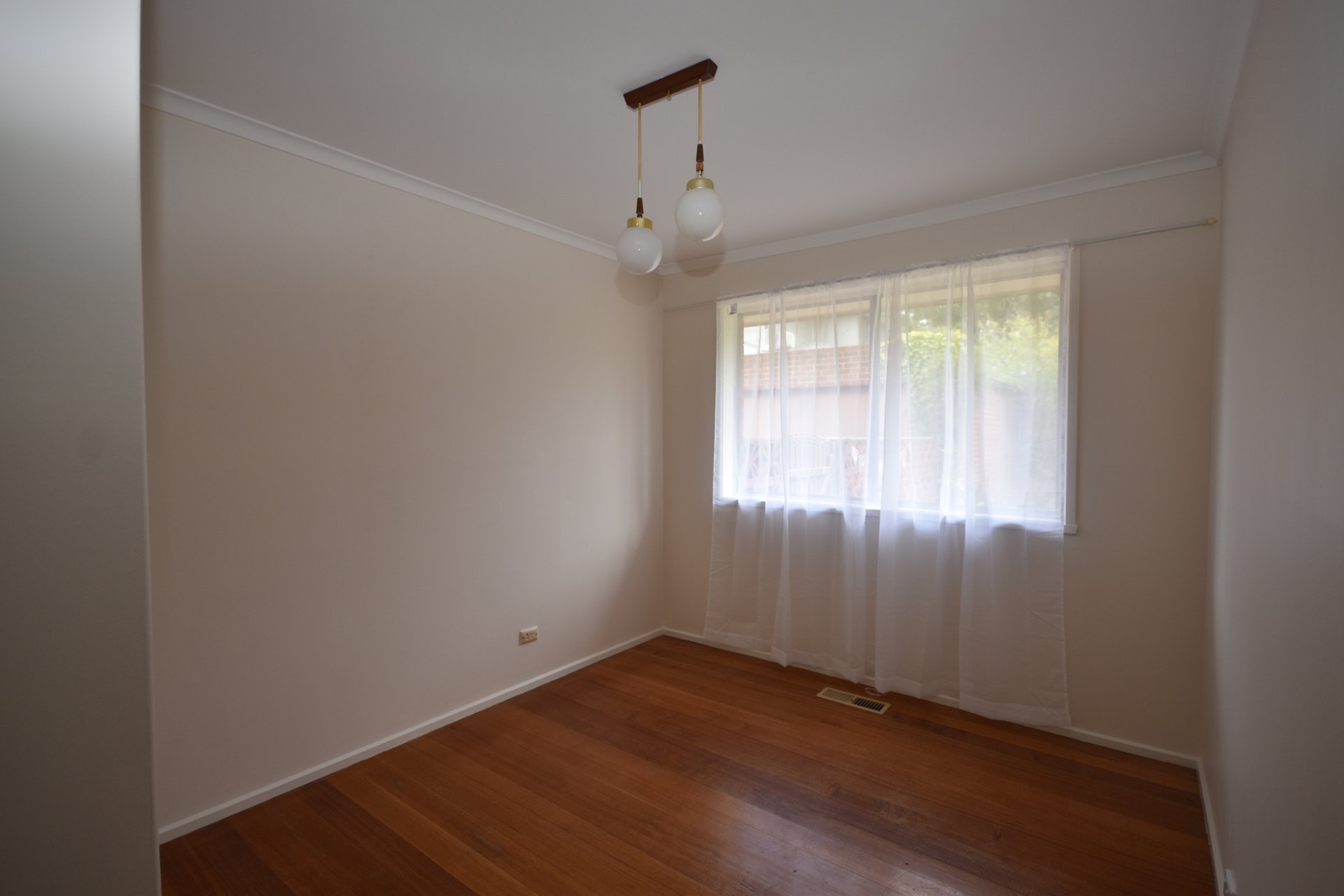 12 Edith Avenue, Croydon image 5